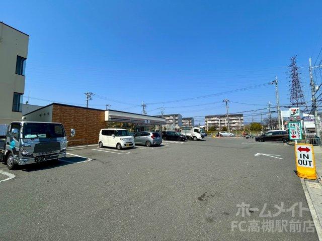 コンビニ　セブン－イレブン　高槻芝生町３丁目店（コンビニ）まで182m