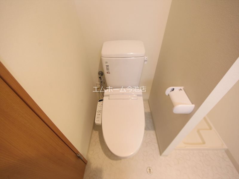 トイレ　温水洗浄暖房便座付トイレ