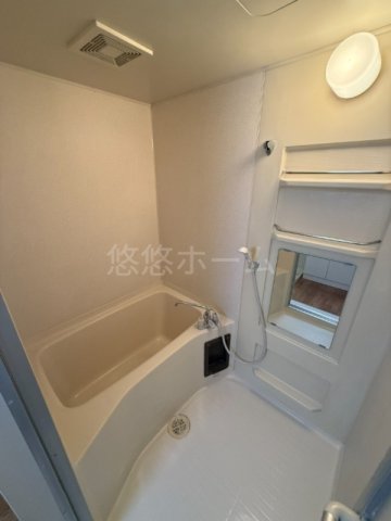 バス・シャワールーム　コンパクトで使いやすいお風呂です