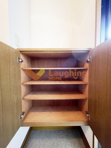 玄関　収納もある玄関です