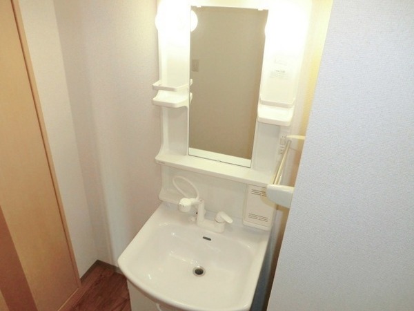 洗面設備　独立洗面台付き！