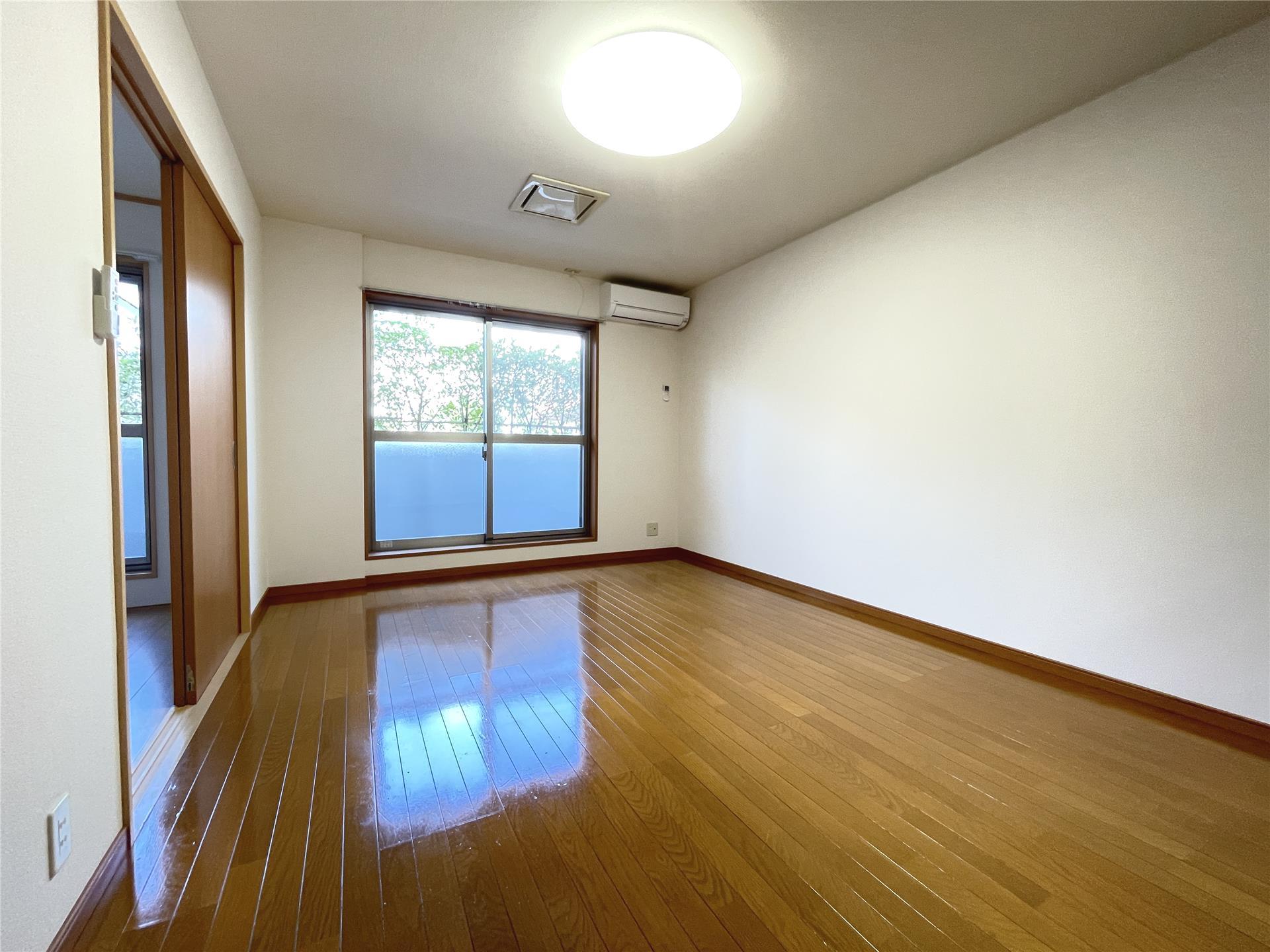 居室・リビング　広々13.2帖のリビングです♪エアコン1台完備☆