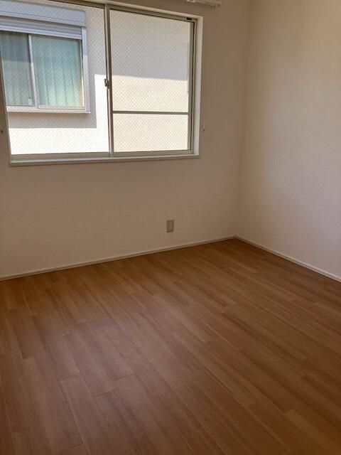 その他部屋・スペース　落ち着いた色調の寝室です