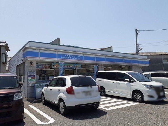 コンビニ　ローソン様（コンビニ）まで700m