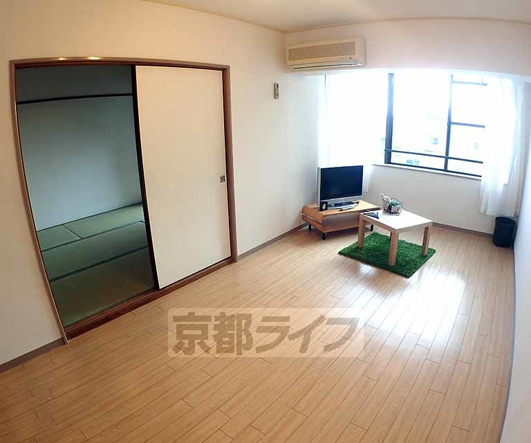 居室・リビング　フローリングでとても綺麗なお部屋です。