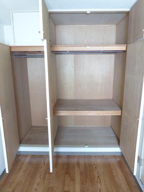 収納　大型の収納です。天袋もありますのでたっぷり収納できます