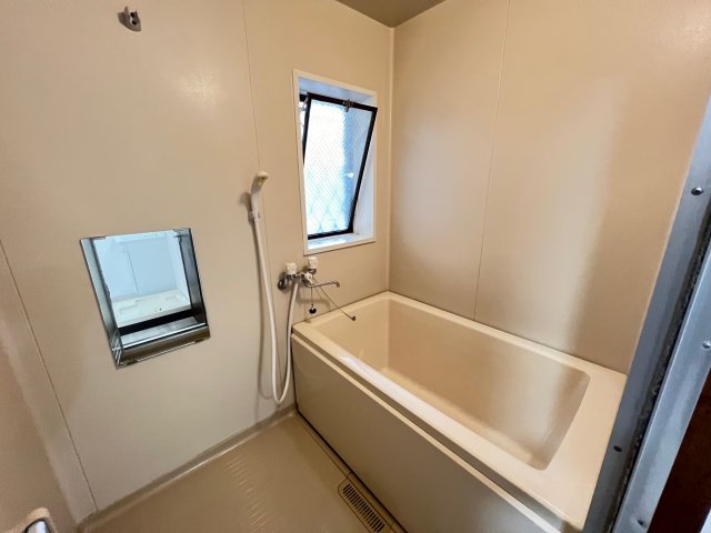 バス・シャワールーム　コンパクトで使いやすいお風呂です