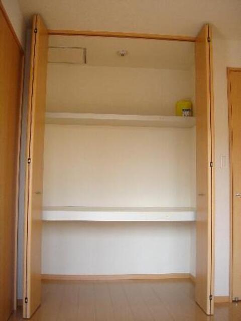 収納　南側洋室クローゼット