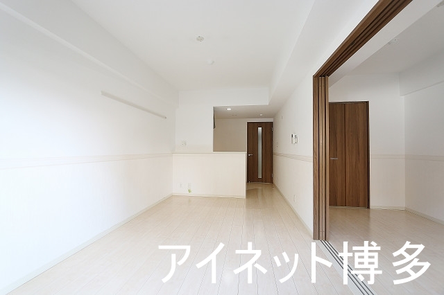 居室・リビング　家具の配置がしやすいリビングですね
