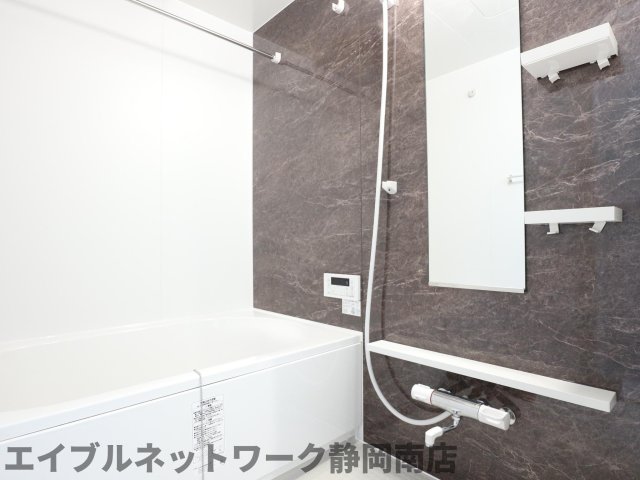 バス・シャワールーム　ゆったり過ごせるお風呂です