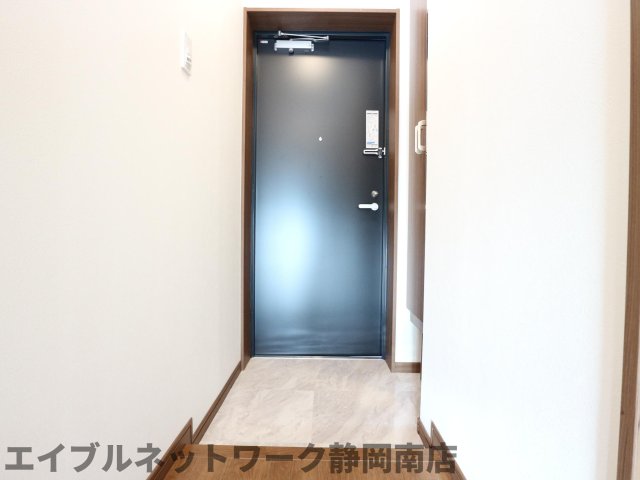 玄関　落ち着いた玄関です