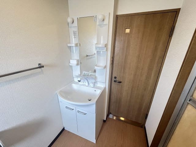 洗面設備　脱衣スペースもあります