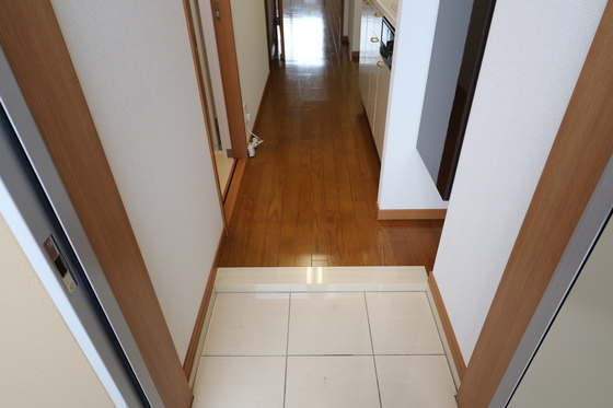 玄関　※別部屋の写真です