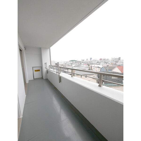 バルコニー　室内写真は別部屋の写真です。