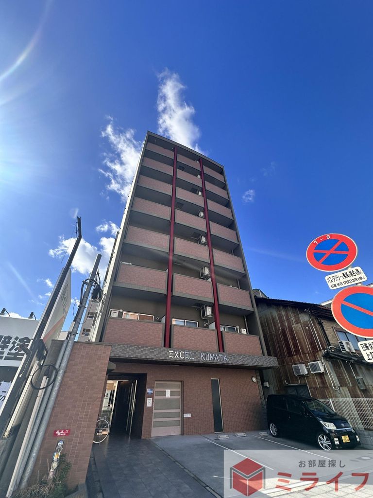 建物外観　落ち着いた佇まいが街並みに調和しています。