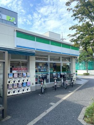 コンビニ　ファミリーマート 西葛西小学校前店（コンビニ）まで442m