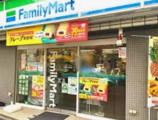 コンビニ　ファミリーマート東高円寺駅前店（コンビニ）まで225m