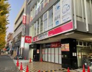 ドラックストア　ココカラファイン東高円寺駅前店（ドラッグストア）まで25m