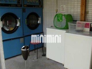 その他　建物にコインランドリー完備してます