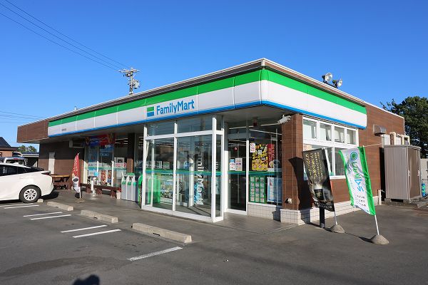 コンビニ　ファミリーマート 相良海岸店（コンビニ）まで242m