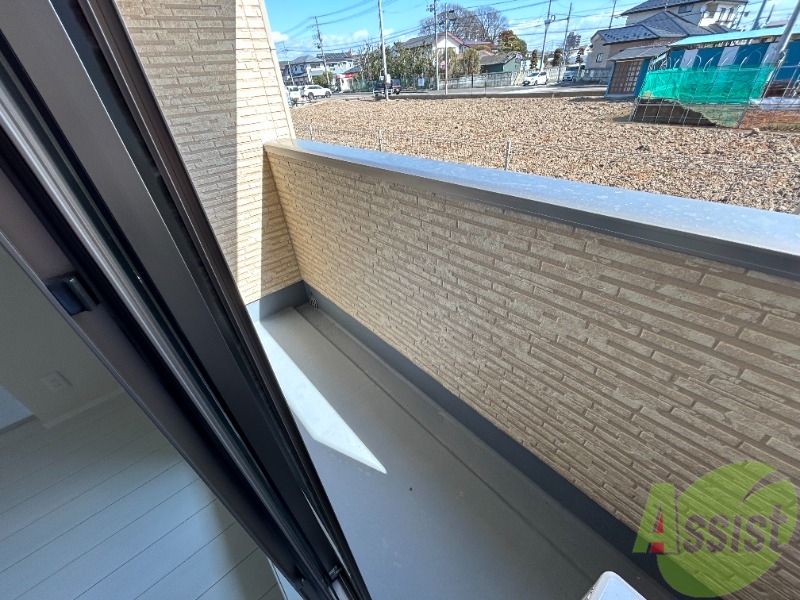 バルコニー　バルコニーは幅もしっかりあって洗濯物がはかどりそうですね。