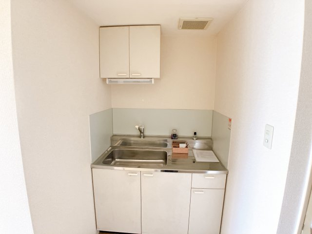 キッチン　同一間取りの別部屋写真となります。 イメージです。