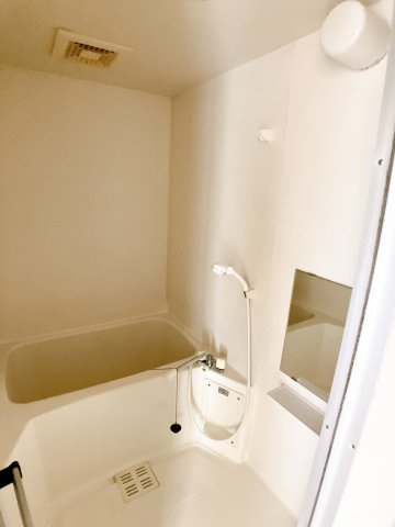 バス・シャワールーム　同一間取りの別部屋写真となります。 イメージです。