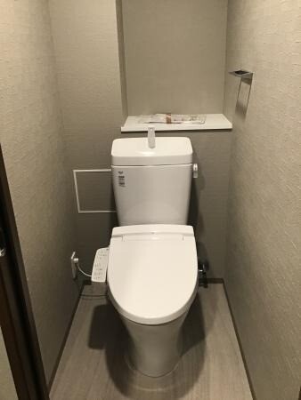 トイレ　温水洗浄便座