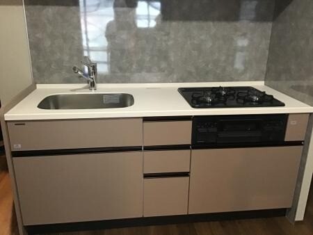 キッチン　３口グリル付きガスコンロ