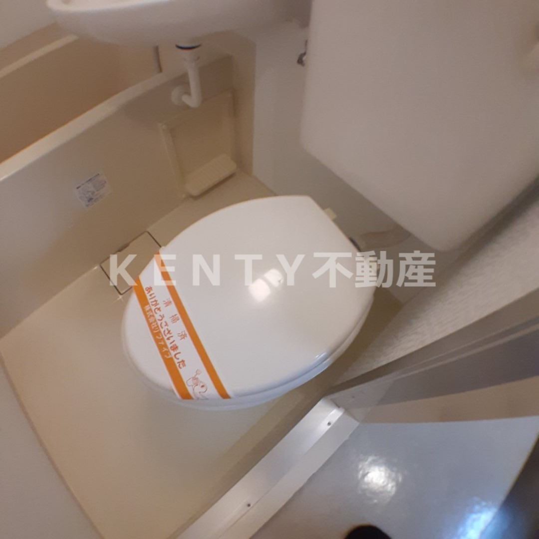 トイレ　落ち着いた色調のトイレです