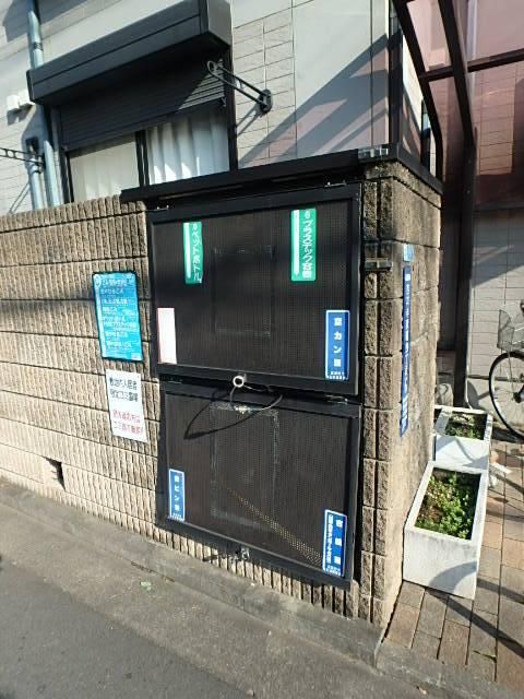 エントランス　ゴミ置場