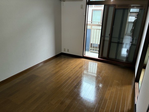 居室・リビング　※同タイプの別の部屋の写真です。