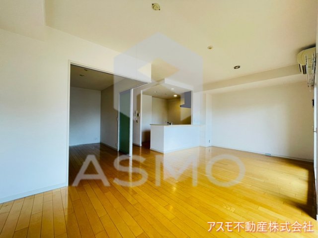 居室・リビング　同マンション別部屋参考写真