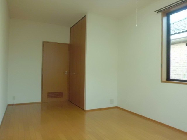 その他部屋・スペース　２Ｆ角部屋２面採光　フローリングの洋室７．２帖