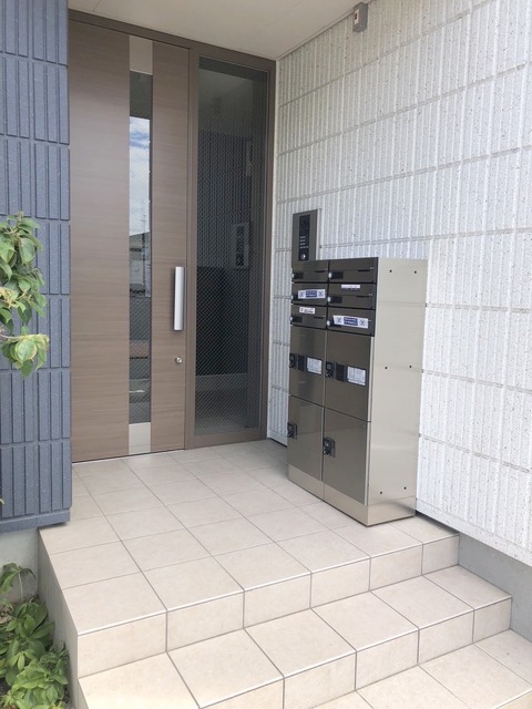 エントランス　オートロック完備のエントランス