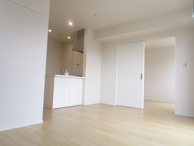 居室・リビング　白を基調としあ明るいお部屋