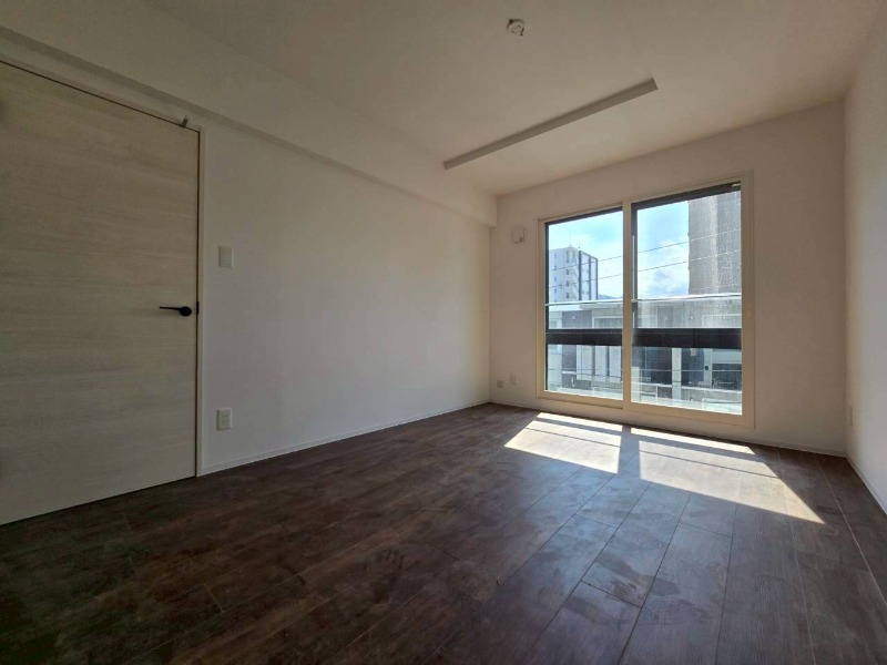 その他部屋・スペース　こちらのお部屋は光が差し込む、温かみのあるお部屋です。