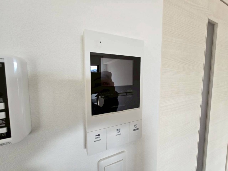 セキュリティ　ＴＶモニター付インターホンです。来客者の顔が見えるので安心！