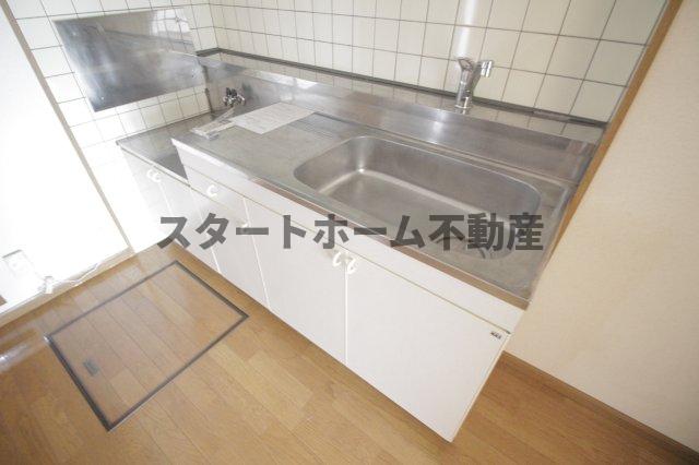 キッチン　コンパクトなキッチンで掃除もラクラク
