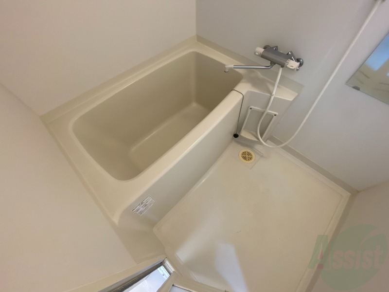 バス・シャワールーム　お風呂になります。一日の疲れを癒してくださいね。