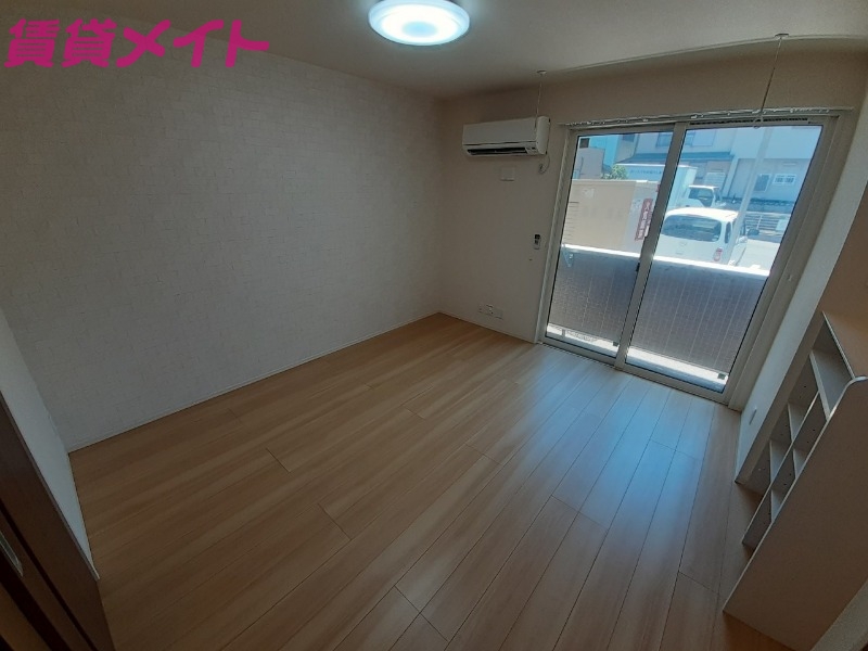 居室・リビング　同建物別部屋写真です