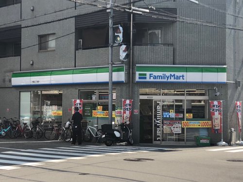 コンビニ　ファミリーマート大国三丁目店（コンビニ）まで119m