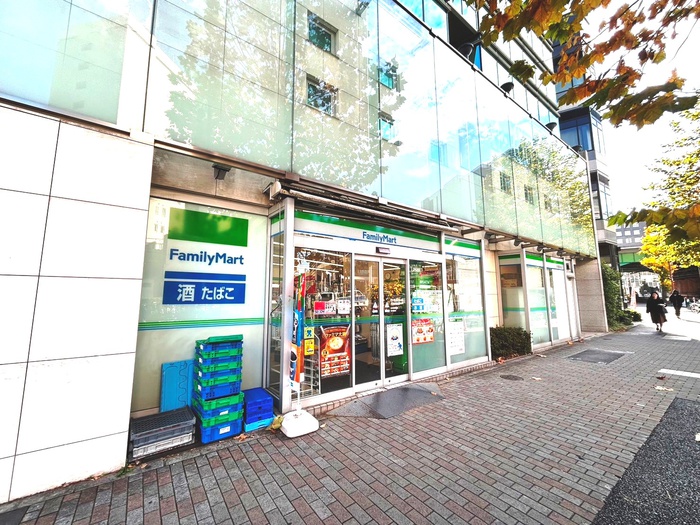 コンビニ　ファミリーマート　大塚駅前店（コンビニ）まで42m