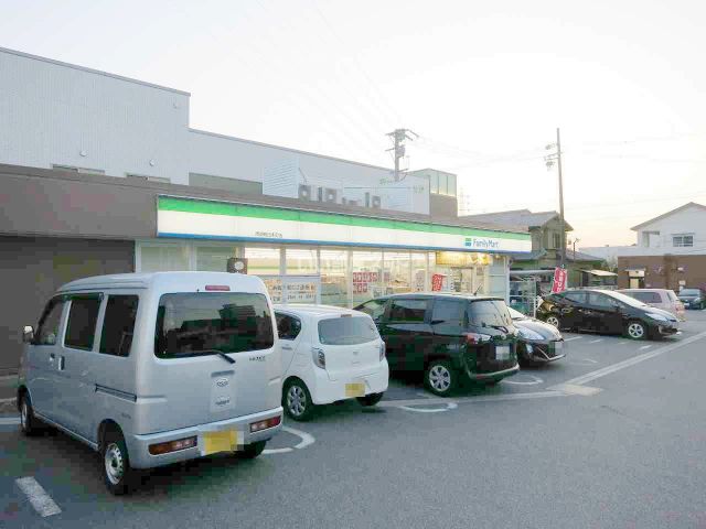 コンビニ　ファミリーマート岡崎鴨田本町店（コンビニ）まで377m