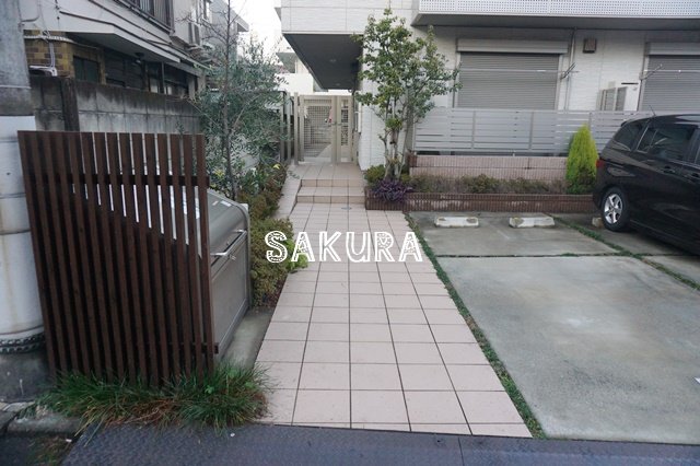 エントランス　お洒落な建物デザイン♪