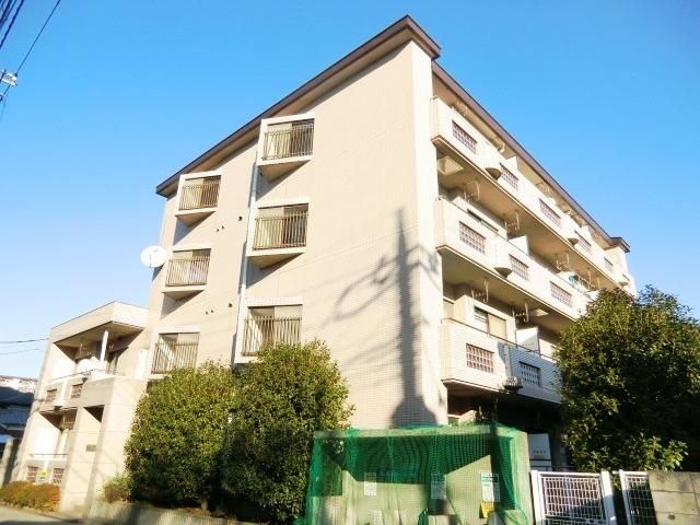 建物外観　日当り良好　周辺にはスーパーがたくさんありお買い物も便利です