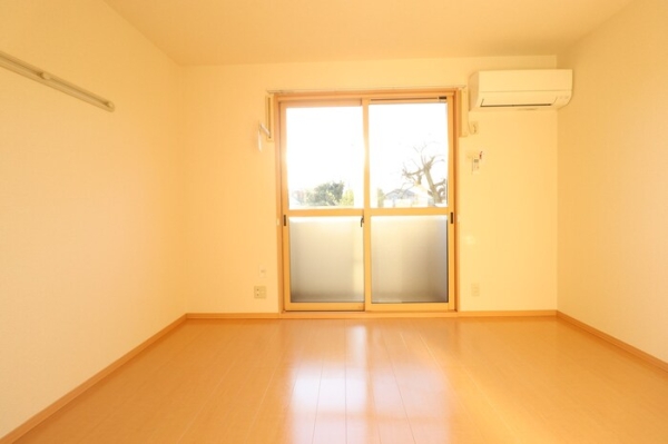 居室・リビング　同建物別部屋写真