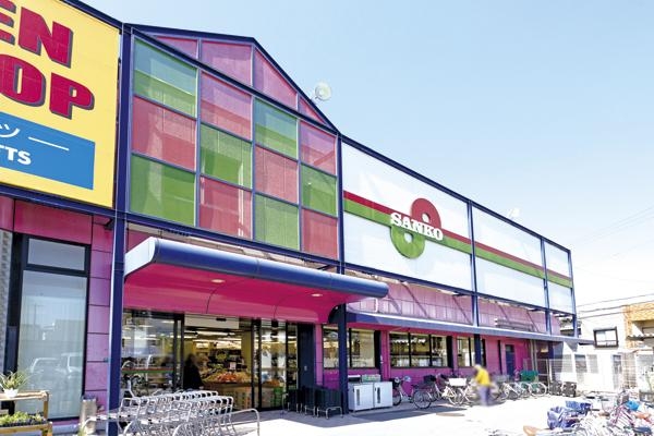 スーパー　meets.丸和店（スーパー）まで748m