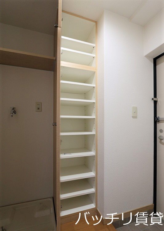玄関　別号室同タイプのイメージ。現状を優先いたします。