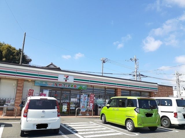 コンビニ　セブンイレブン日立港前店（コンビニ）まで650m